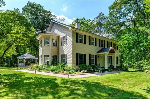 49 Spring Hill Ln N, Stamford, CT 06903