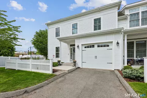 25 Sheffield St #3, Old Saybrook, CT 06475