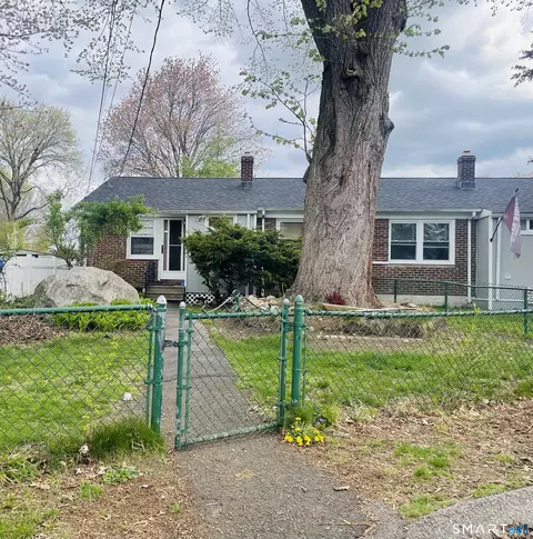 36 Bullard Ct, Stratford, CT 06614