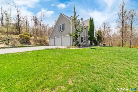 83 Valley Stream Ln, Southbury, CT 06488