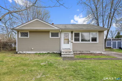 51 Fair Sailing Rd, West Haven, CT 06516