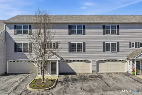 156 Briar Ln #156, Norwich, CT 06360