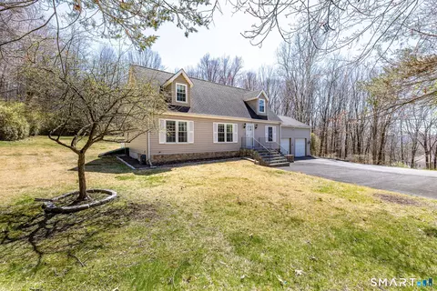 18 Outlook Rd, New Milford, CT 06776