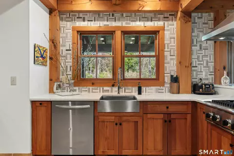 Kitchen - 15 Silversmith Ln, Redding, CT 06896 photo 3 of 3
