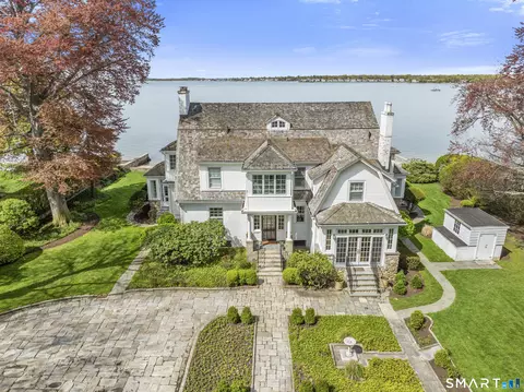 215 Ocean Dr W, Stamford, CT 06902
