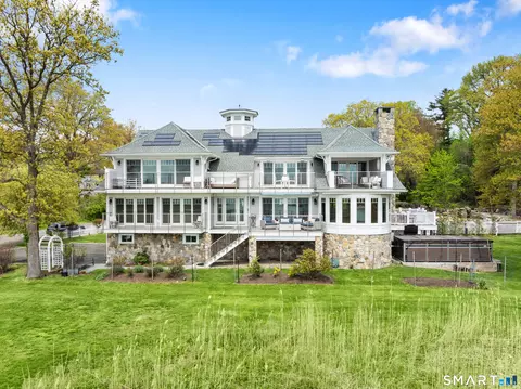 70 Kenilworth Dr E, Stamford, CT 06902