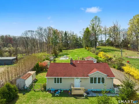 394 Clintonville Rd, North Haven, CT 06473