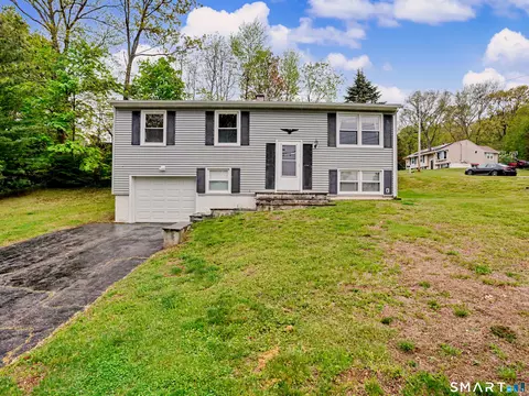 11 Hale Dr, Ansonia, CT 06401