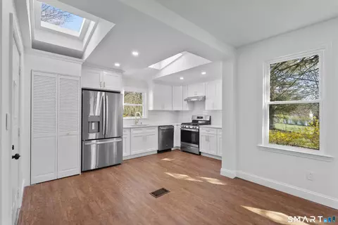 152 Stonybrook Rd, Stratford, CT 06614