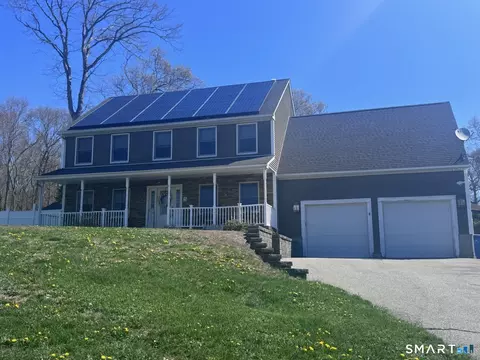 571 Old Colchester Rd, Uncasville, CT 06382