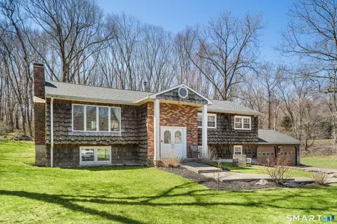 3 Pebble Rd, Newtown, CT 06470