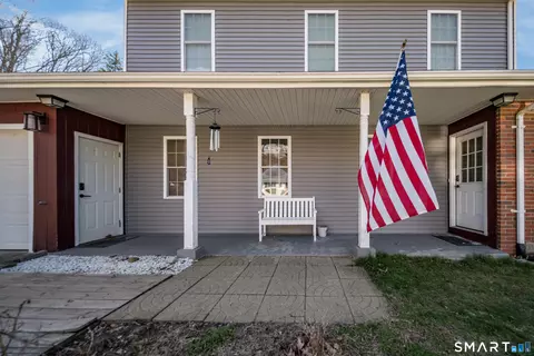 27 Trading Cove Dr, Norwich, CT 06360