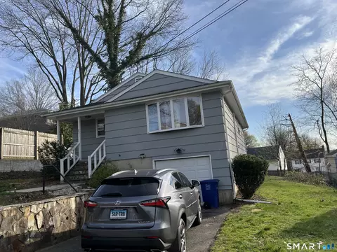 27 Plateau Ave, Bridgeport, CT 06606