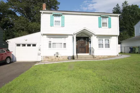 52 Gail Dr, Waterbury, CT 06704