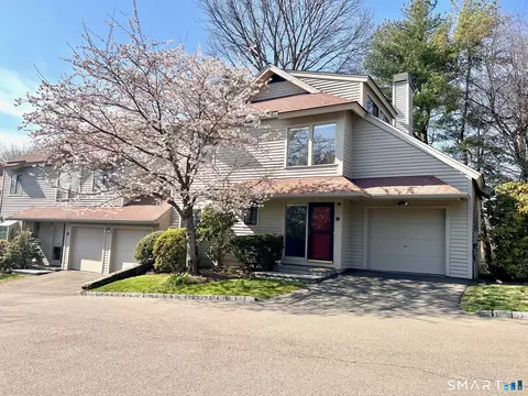 320 Strawberry Hill Ave #16, Stamford, CT 06902