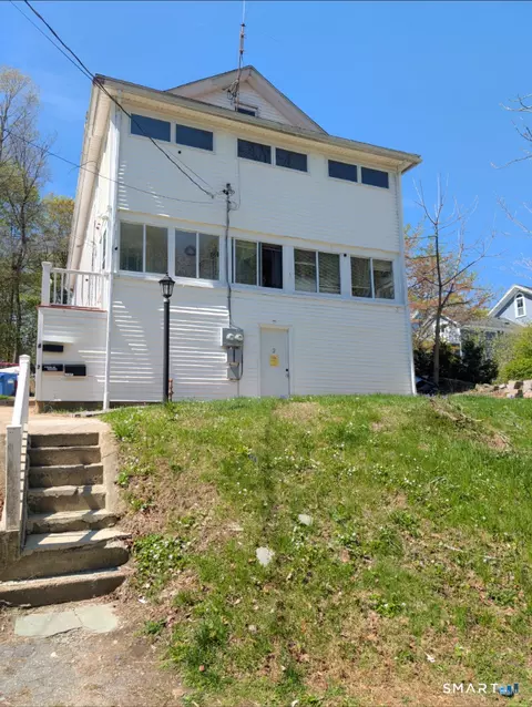 2 Broadway Ter, Norwich, CT 06360