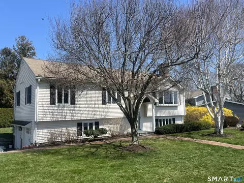 4 Fenwood Ln, Old Saybrook, CT 06475