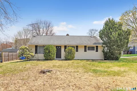 12 Hawthorne Dr, Norwalk, CT 06851