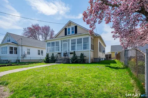17 Layton St, West Hartford, CT 06110