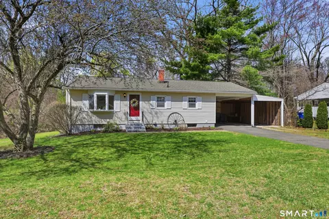 23 Ellis St, Windsor Locks, CT 06096