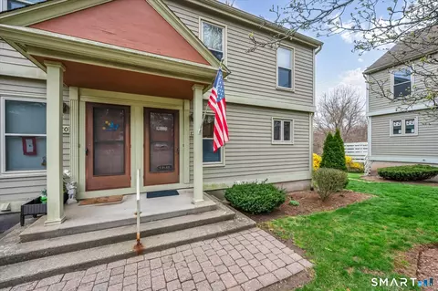 122 Colonial Hill Dr #122, Wallingford, CT 06492