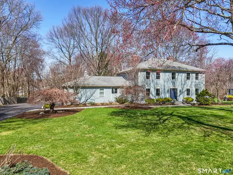 21 Shawnee Ln, Monroe, CT 06468