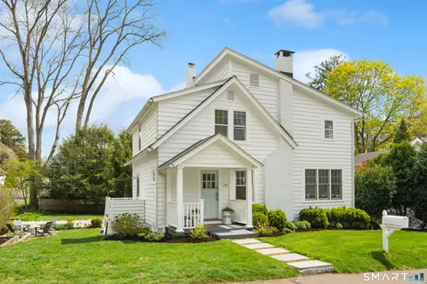 26 Flicker Ln, Norwalk, CT 06853