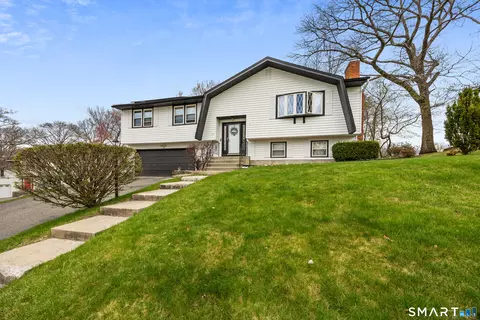 62 White Birch Dr, Waterbury, CT 06708