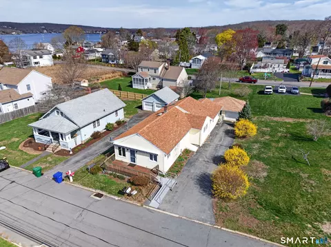 14 Second Ave, Waterford, CT 06385
