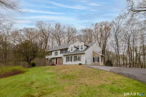 90 Fenn Rd, Middlebury, CT 06762