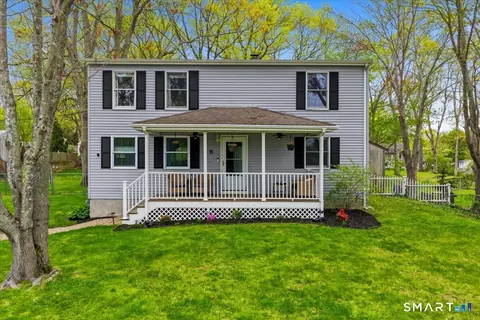 15 Massachusetts Rd, Oakdale, CT 06370