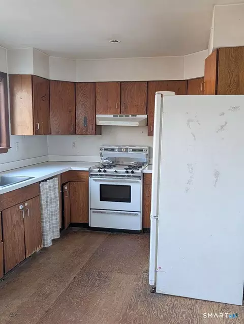 Kitchen - 24 Chestnut Hill Rd, Sandy Hook, CT 06482 photo 1 of 1