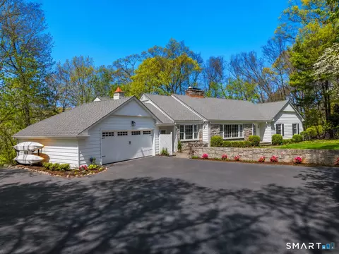 67 Wesgate Dr, Stamford, CT 06902
