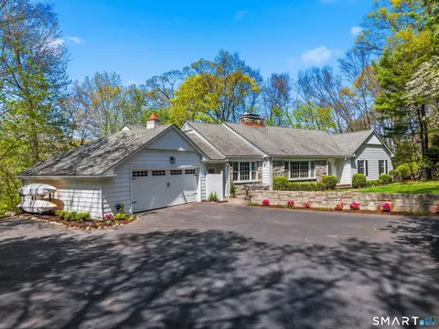 67 Wesgate Dr, Stamford, CT 06902