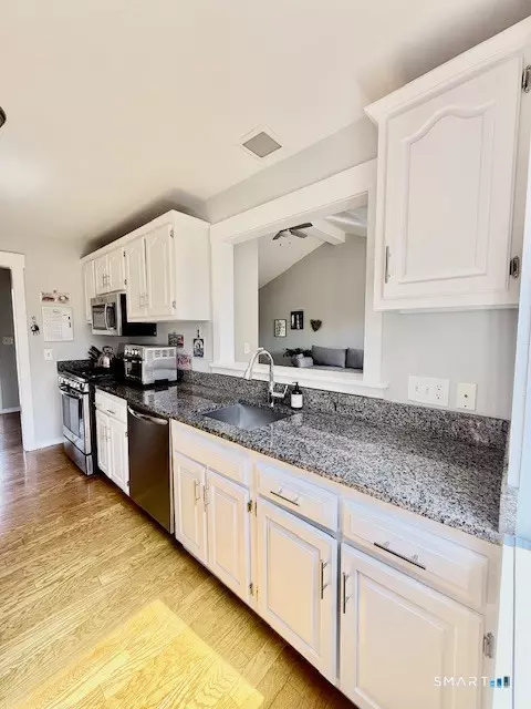 377 Piute Ln #A, Stratford, CT 06614