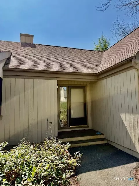 377 Piute Ln #A, Stratford, CT 06614