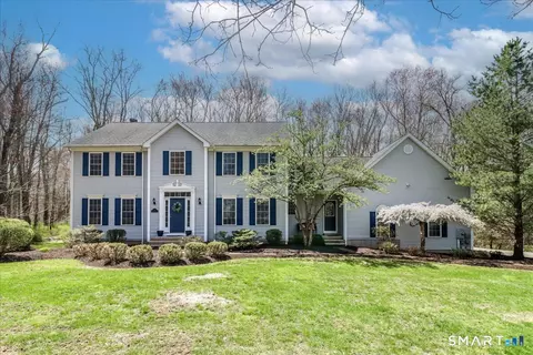 10 Ironwood Dr, Sandy Hook, CT 06482