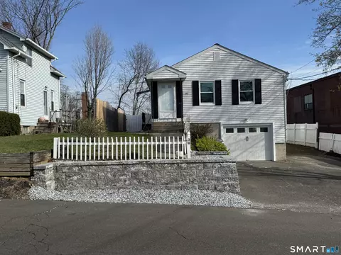 30 Jeannette St, Bristol, CT 06010