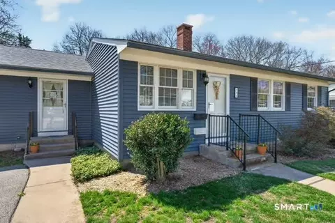122 Indigo St, Mystic, CT 06355