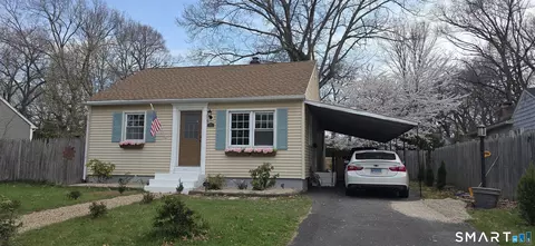 122 Deepwood Dr, Manchester, CT 06040