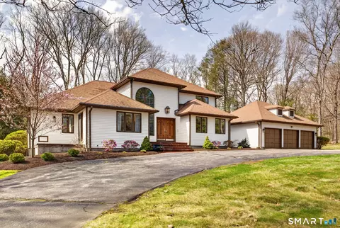 2 Davis Rd, Woodbridge, CT 06525