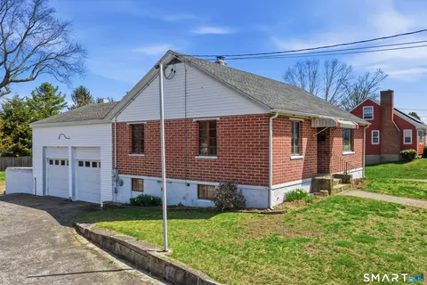 14 Coburn Ave, Mystic, CT 06355