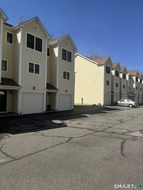 527 W Thames St #30, Norwich, CT 06360