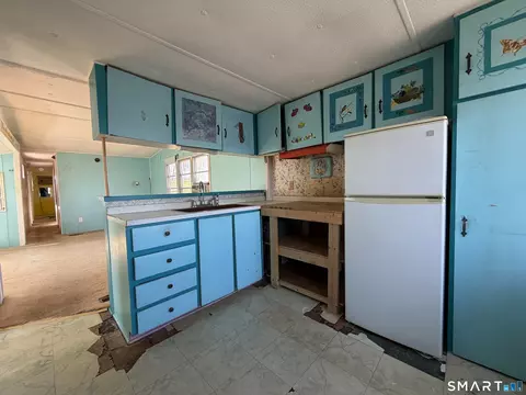 Kitchen - 14 Mountainview Rd, East Hampton, CT 06424 photo 3 of 3