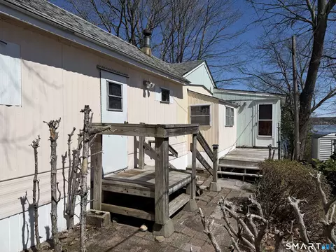 Exterior - 14 Mountainview Rd, East Hampton, CT 06424 photo 4 of 7