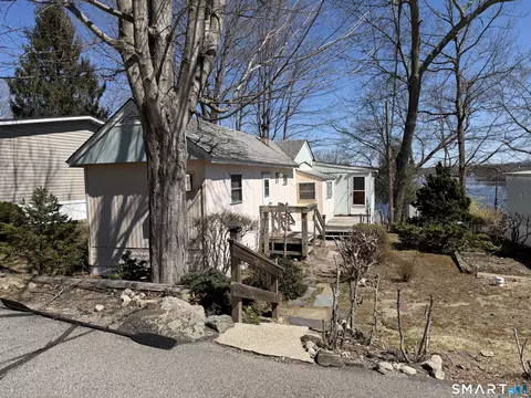 Exterior - 14 Mountainview Rd, East Hampton, CT 06424 photo 2 of 7