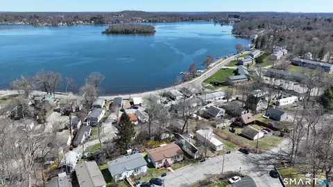 14 Mountainview Rd, East Hampton, CT 06424