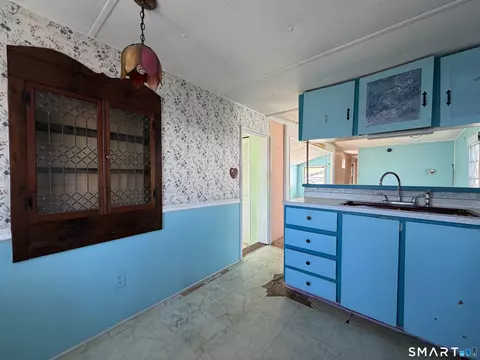 Kitchen - 14 Mountainview Rd, East Hampton, CT 06424 photo 2 of 3