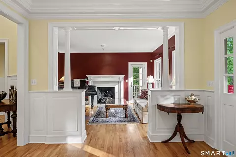 Entry Way - 281 Newtown Tpke, Redding, CT 06896 photo 4 of 7