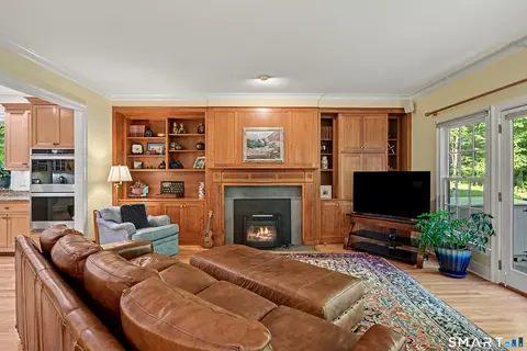Living - 281 Newtown Tpke, Redding, CT 06896 photo 1 of 2